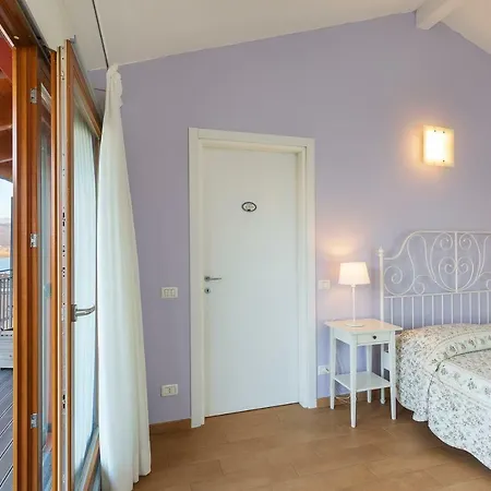 Lakeview Escape | Bright With Garden Apartament