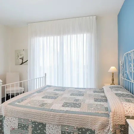 Lakeview Escape | Bright With Garden