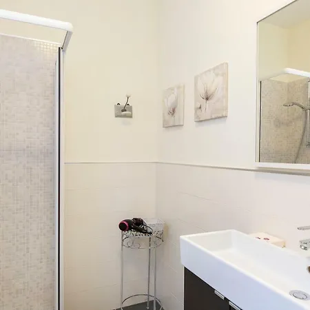 Lakeview Escape | Bright With Garden Apartament Baveno